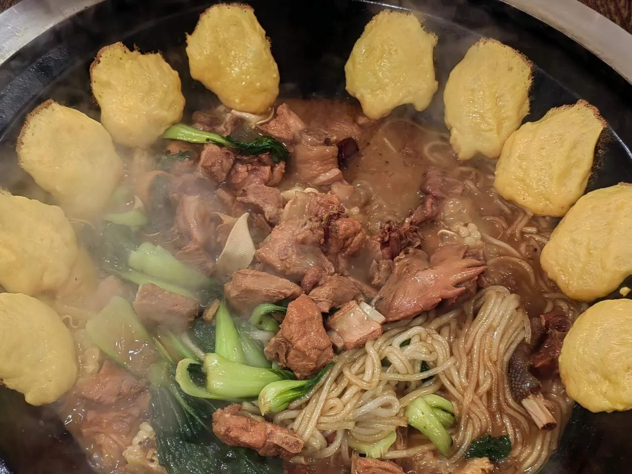 Менеджер Ер адамдар жолбарыстарға қосымша тамақ ұсынады