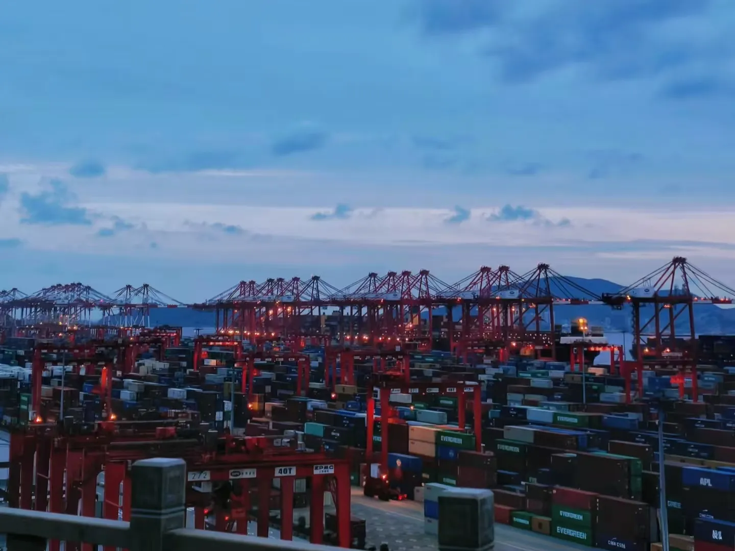 Қытайдың импорт және экспорт саудасының жалпы құны 41,21 триллион юаньға жетті.