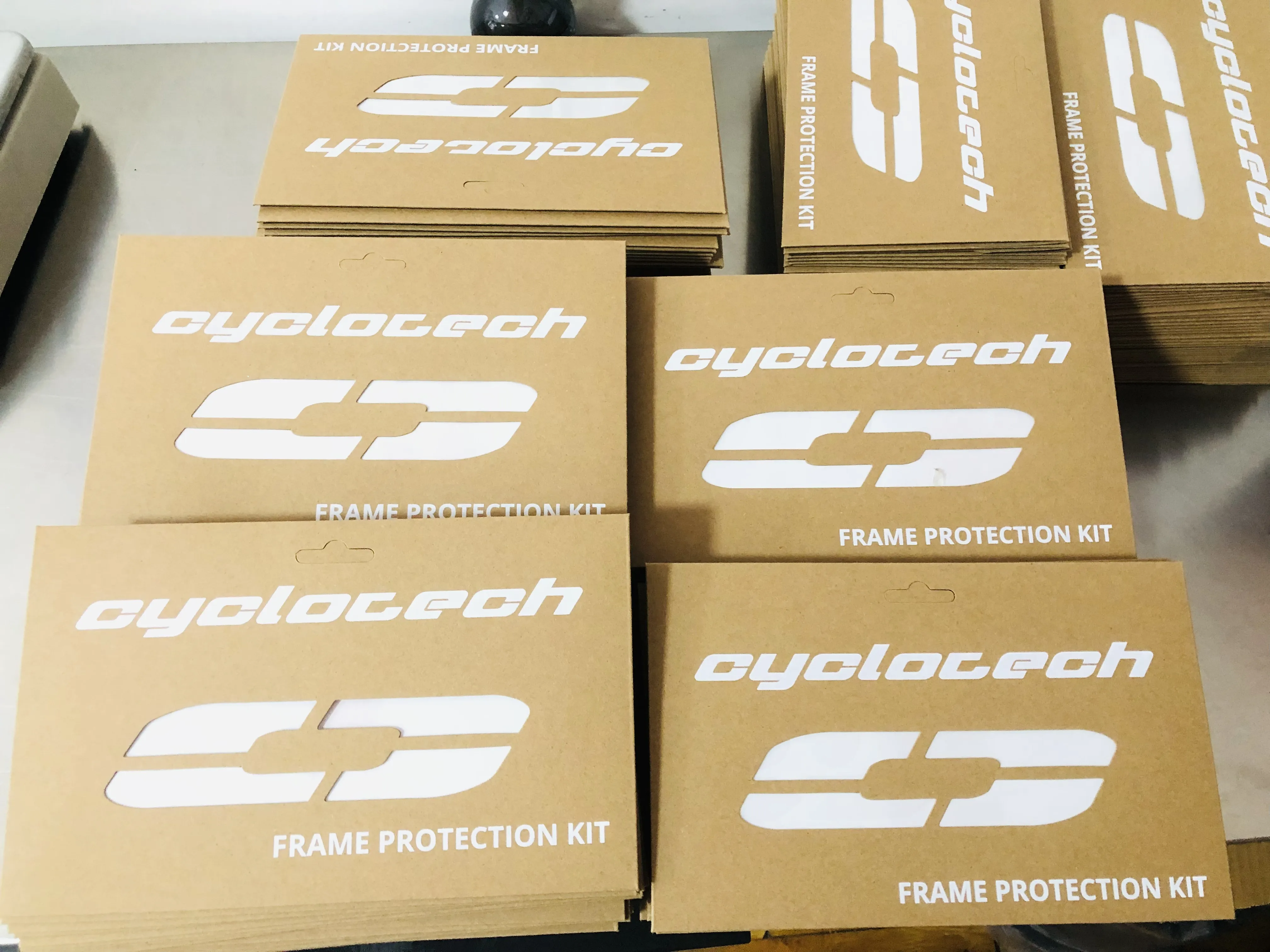 Велосипед жақтауының жапсырмалары қазір Нидерландыға жеткізіледі