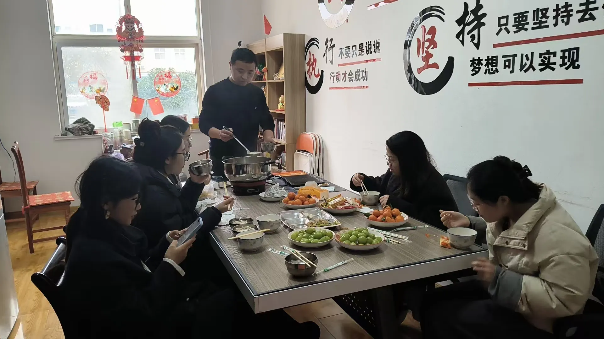 JOJO Pack Тангюаньмен бірге шамдар фестивалін тойлайды